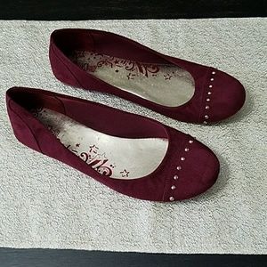 Maroon flats